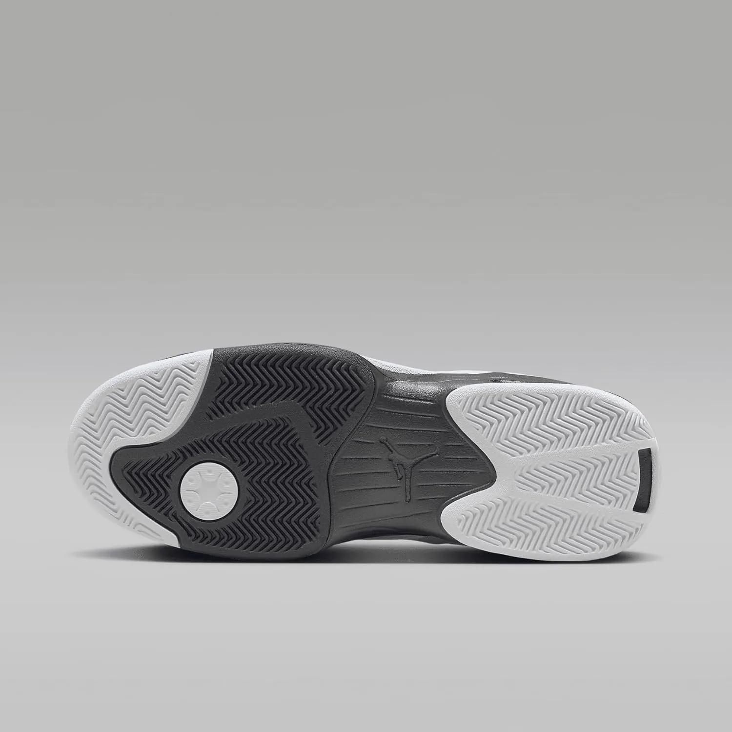 Jordan Max Aura 6 Men's Shoes (FQ8298-101, White/Black/Metallic Gold)