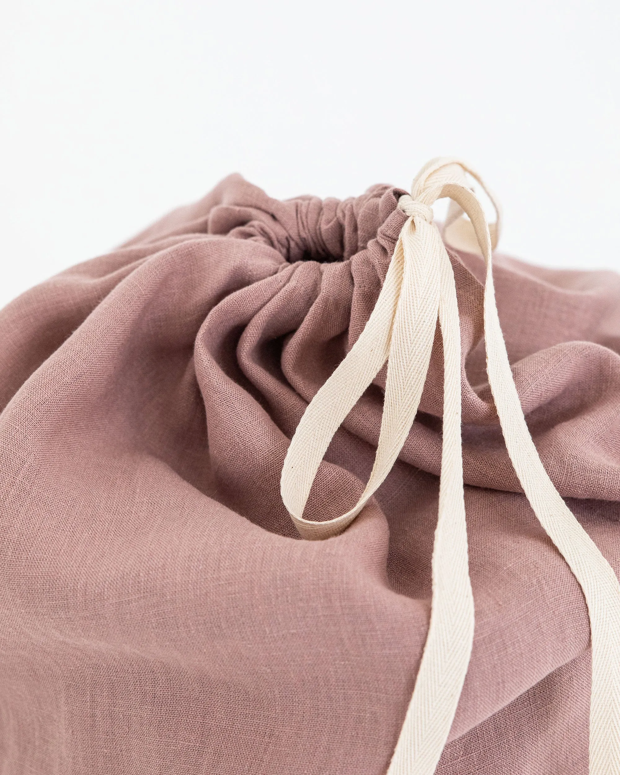 Linen laundry bag in Woodrose