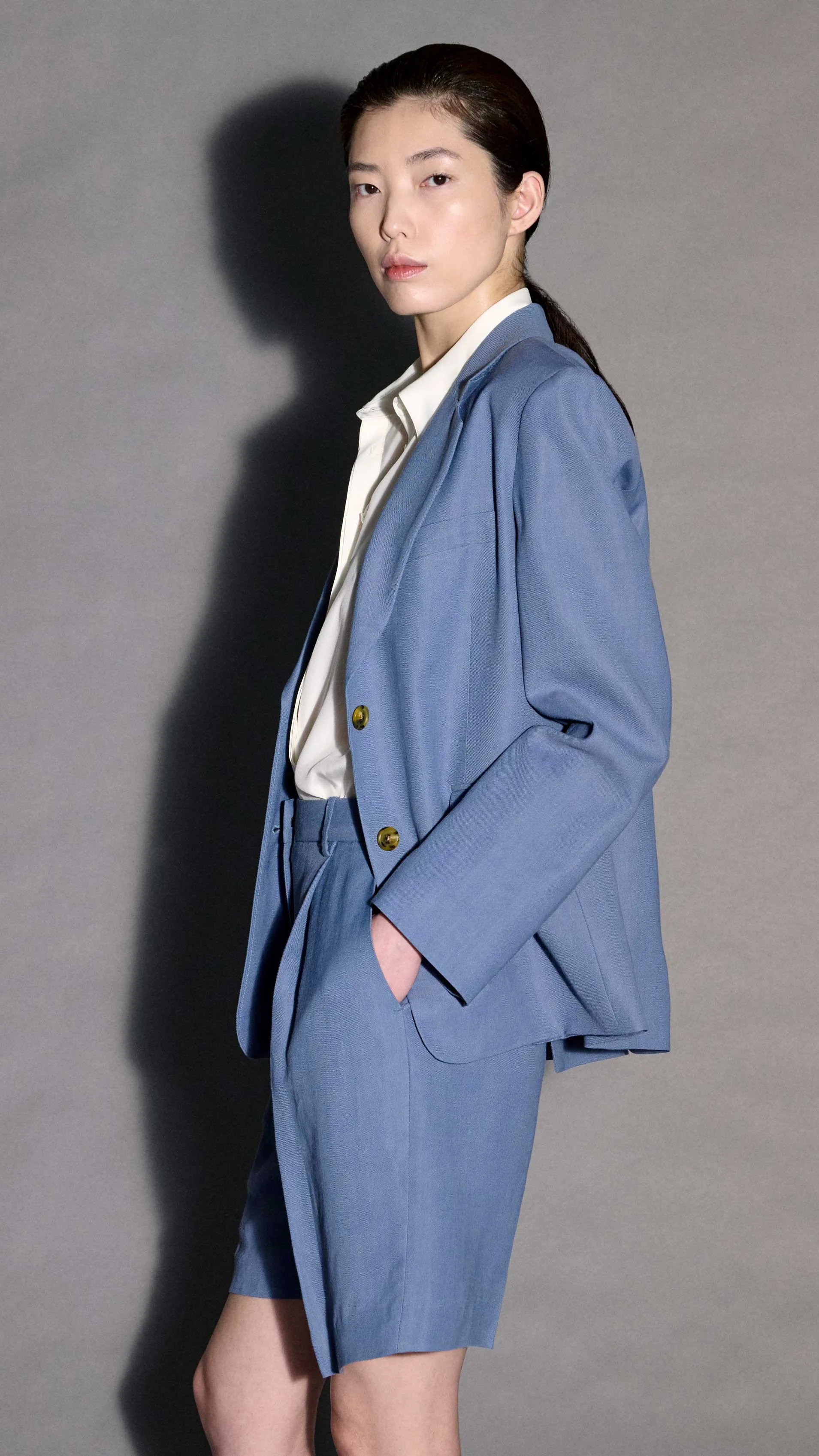 Pleated Shorts in Viscose Linen Twill | Powder Blue