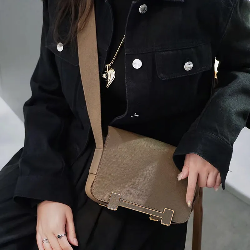SEALBEER Autumn and winter new popular clogs bag leather women's bag wide shoulder strap single shoulder messenger bag bag versatile stewardess bag small square bag