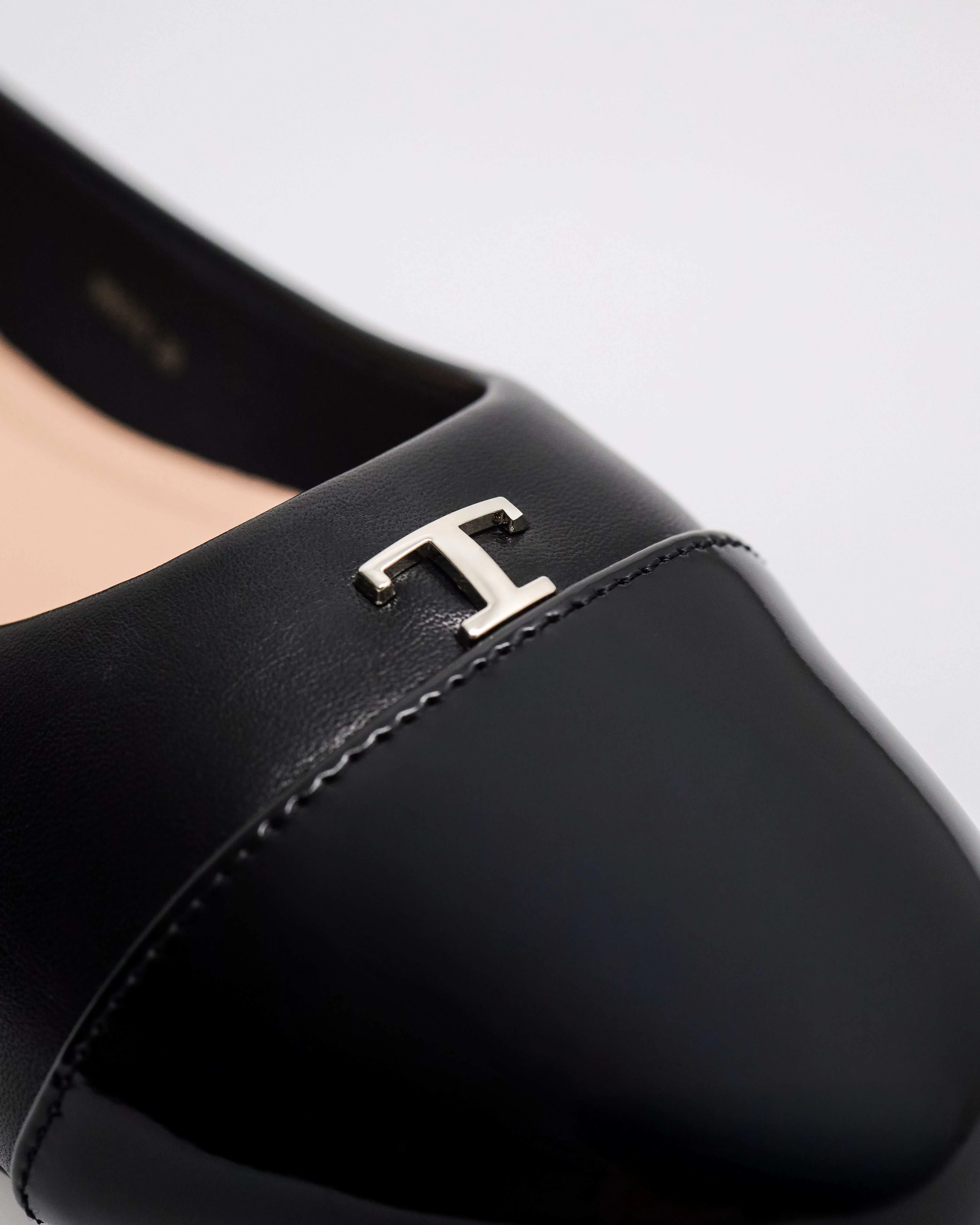 Tomaz NN575 Ladies Mini T-Charm Flats