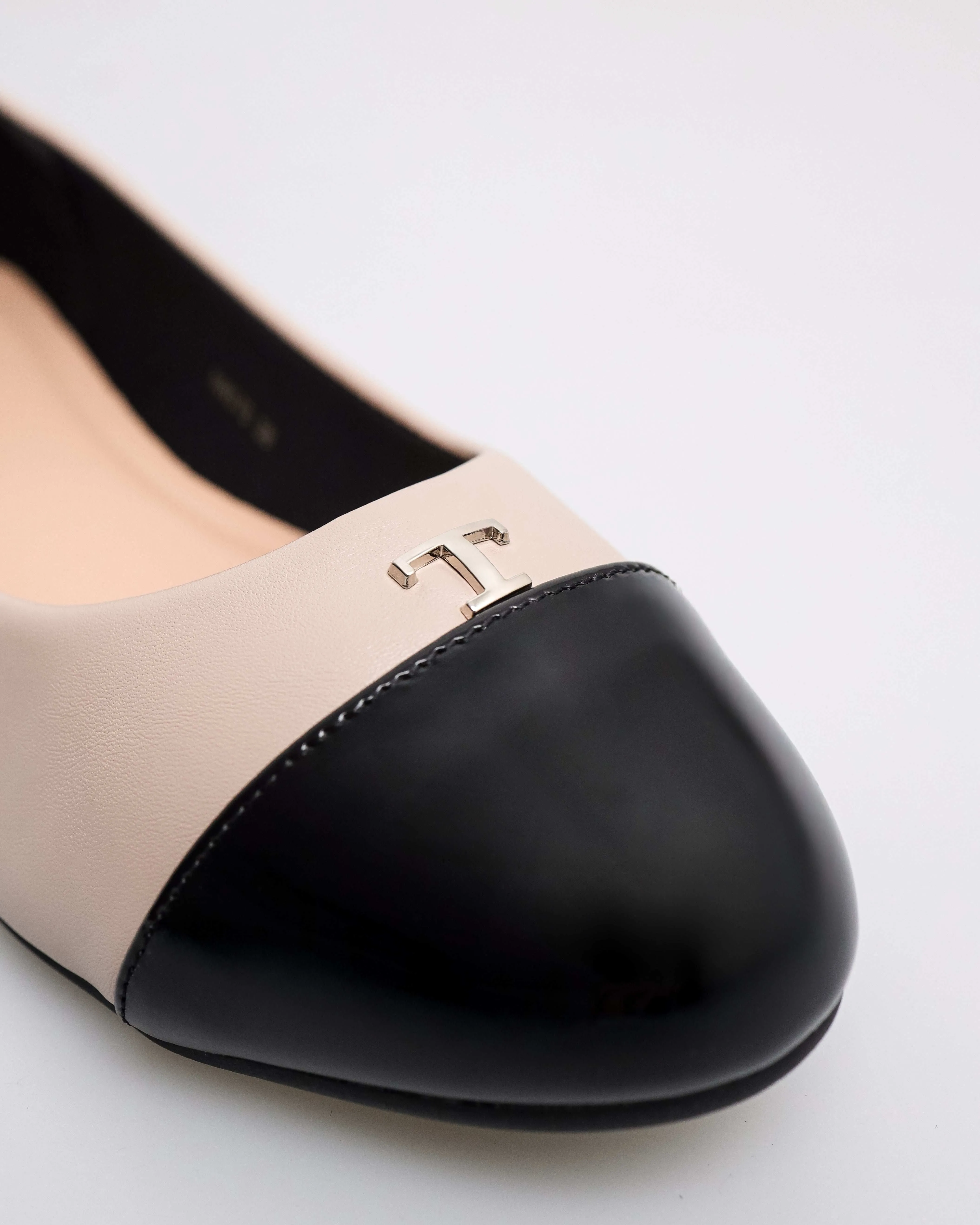 Tomaz NN575 Ladies Mini T-Charm Flats