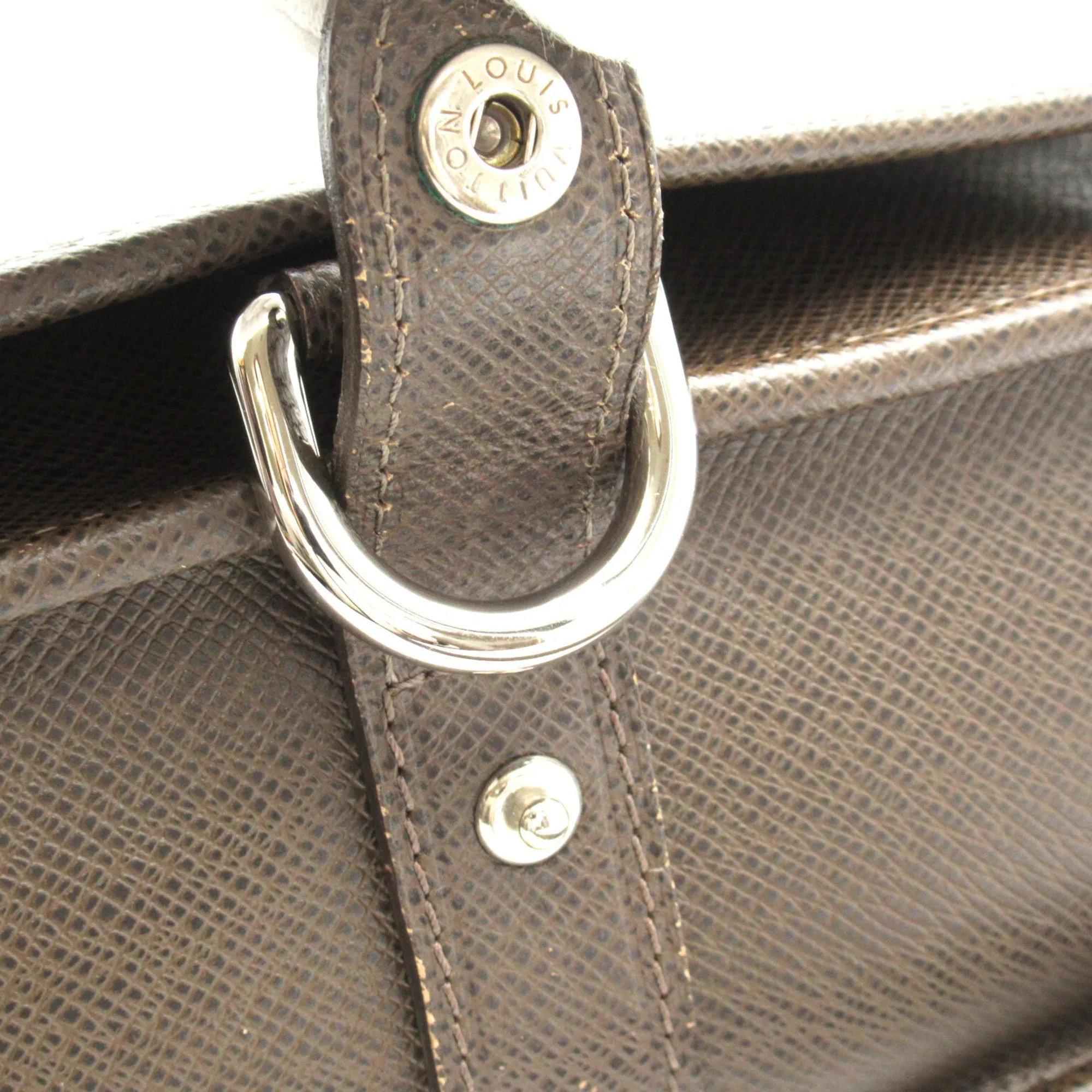 Trendy Inspired Louis Vuitton Andrei Brown Grizzly Taiga Leather M32488