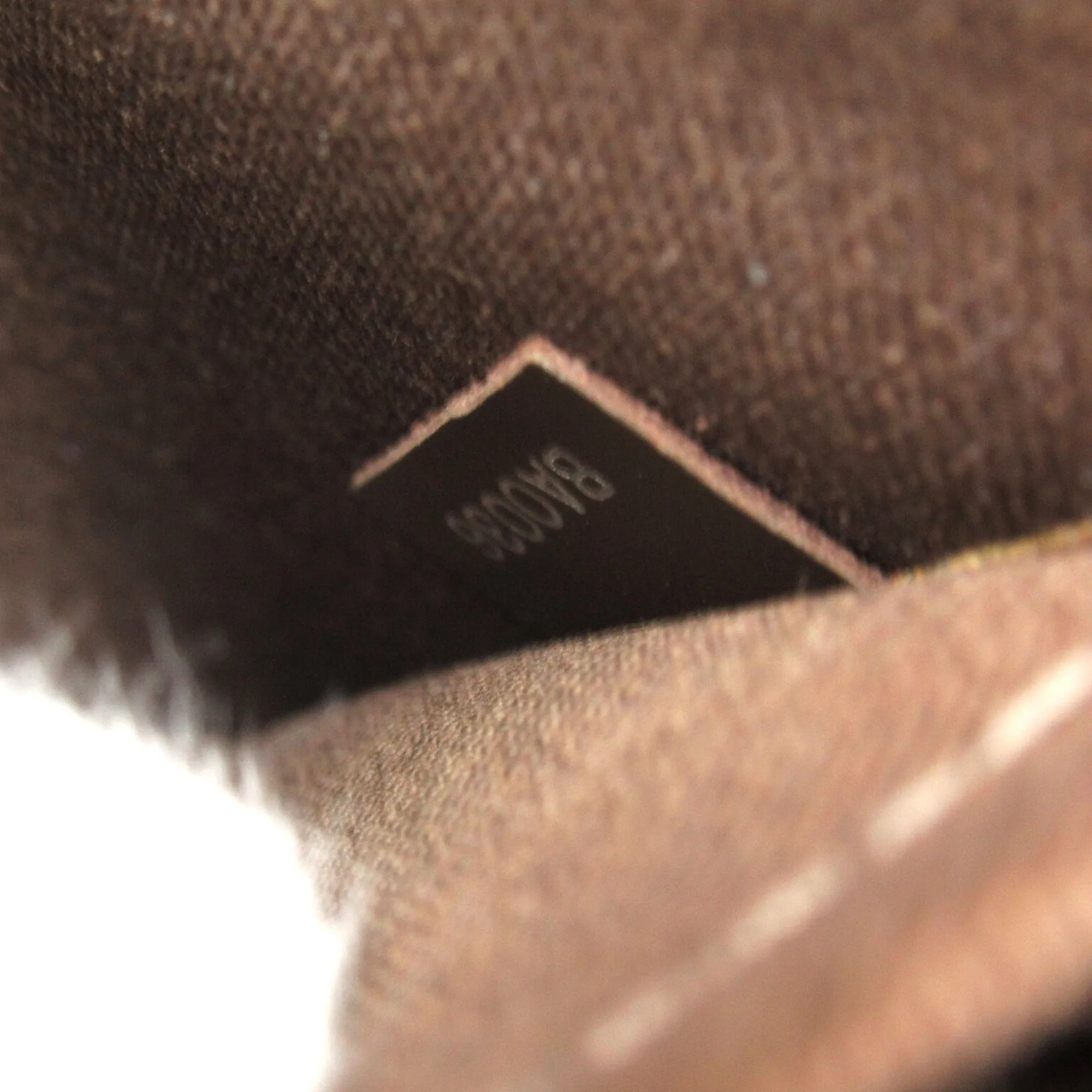 Trendy Inspired Louis Vuitton Andrei Brown Grizzly Taiga Leather M32488