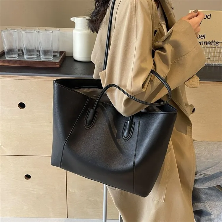 Wholesale Large Capacity Commuter Autumn/Winter Versatile Simple Shoulder Bags